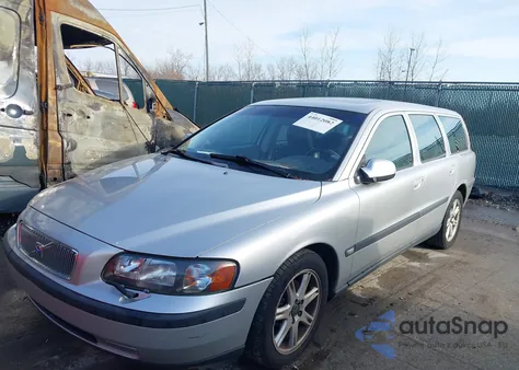 2002 Volvo V70 2.4 z USA, uszkodzony, nr VIN YV1SW61R221197073